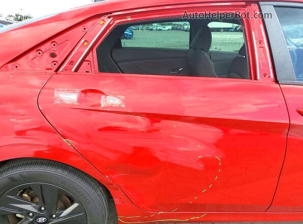 5NPLM4AG3MH006419 2021 HYUNDAI ELANTRA Red Widok tylnych siedzeń