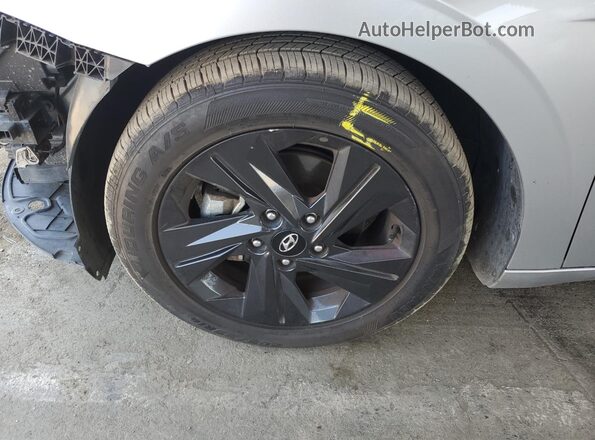5NPLM4AG3MH045124 2021 HYUNDAI ELANTRA Silver 