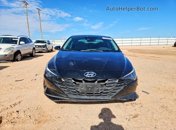 5NPLM4AG3NH078058 2022 HYUNDAI ELANTRA Black Widok z przodu