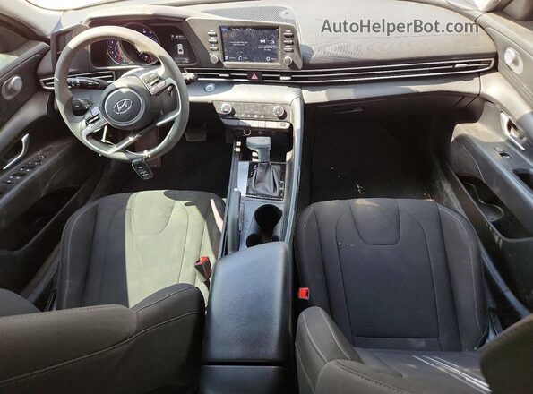 5NPLM4AG3NH078058 2022 HYUNDAI ELANTRA Black Widok deski rozdzielczej
