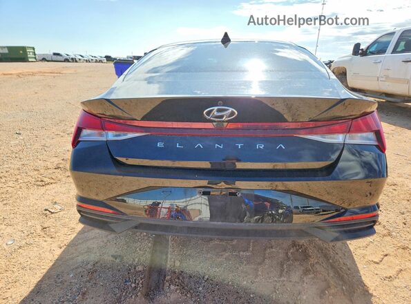 5NPLM4AG3NH078058 2022 HYUNDAI ELANTRA Black Widok z tyłu