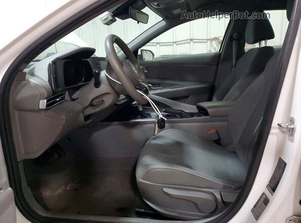5NPLM4AG3PH103849 2023 HYUNDAI ELANTRA White Սալոնի դիմացի տեսք