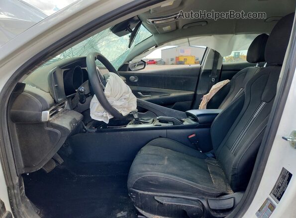 5NPLM4AG3PH106699 2023 HYUNDAI ELANTRA White წინა სალონის ხედი