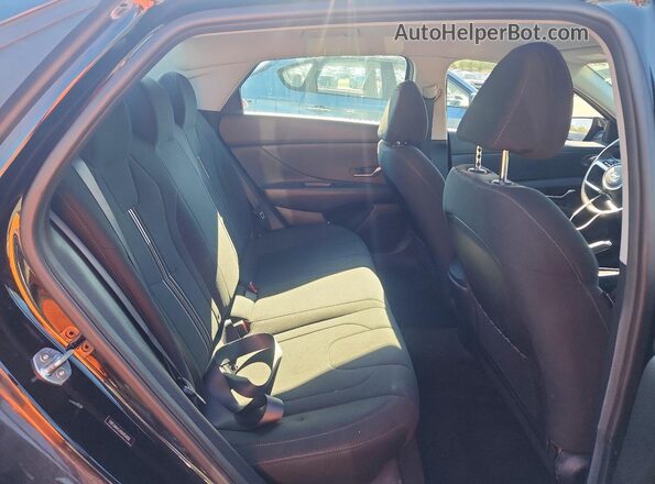 5NPLM4AG4NH054058 2022 HYUNDAI ELANTRA Black Հետևի նստատեղերի տեսք
