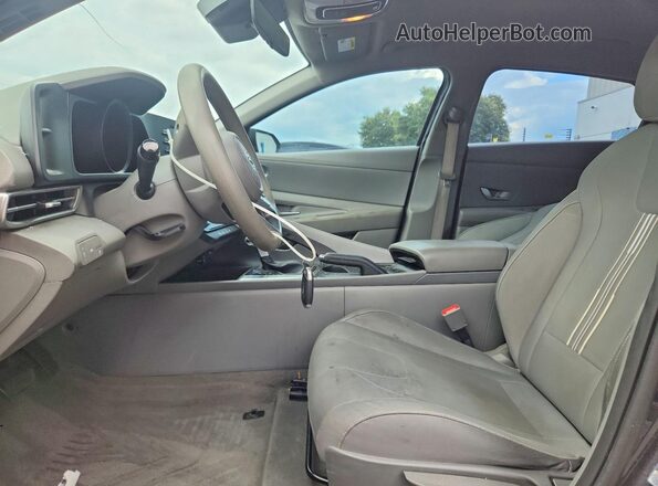 5NPLM4AG4NH067375 2022 HYUNDAI ELANTRA Gray წინა სალონის ხედი