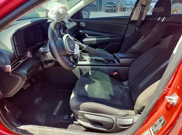 5NPLM4AG4PH109126 2023 HYUNDAI ELANTRA Red Widok wnętrza z przodu