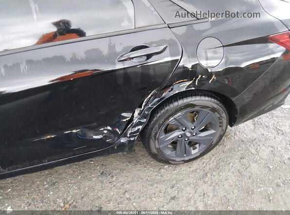 5NPLM4AG5NH078904 2022 HYUNDAI ELANTRA Black Widok z przodu