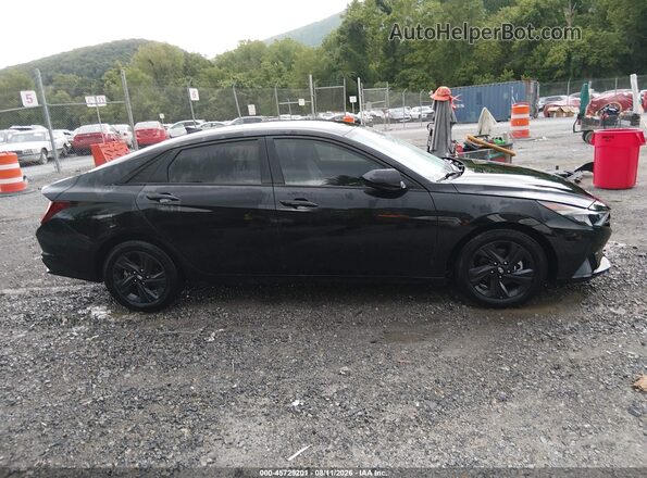 5NPLM4AG5NH078904 2022 HYUNDAI ELANTRA Black Widok wnętrza z tyłu