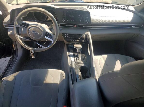 5NPLM4AG6MH051306 2021 HYUNDAI ELANTRA Черный Вид панели приборов