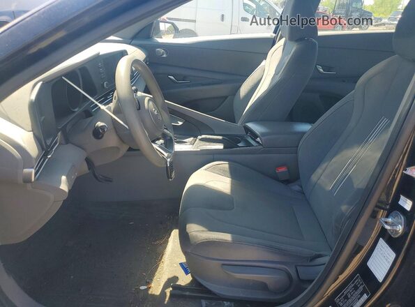 5NPLM4AG6MH051306 2021 HYUNDAI ELANTRA Черный Вид салона спереди