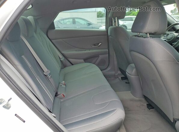 5NPLM4AG6NH067121 2022 HYUNDAI ELANTRA White Вид задніх сидінь