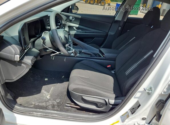 5NPLM4AG6PH095195 2023 HYUNDAI ELANTRA White Front interior view