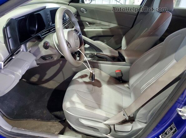 5NPLM4AG6PH103716 2023 HYUNDAI ELANTRA Синий Вид салона спереди