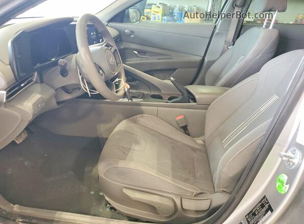 5NPLM4AG7MH019979 2021 HYUNDAI ELANTRA Серебряный Вид салона спереди