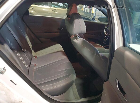 5NPLM4AG7MH045787 2021 HYUNDAI ELANTRA White Հետևի նստատեղերի տեսք