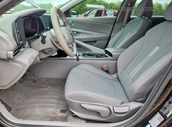 5NPLM4AG8MH035446 2021 HYUNDAI ELANTRA Черный Вид салона спереди