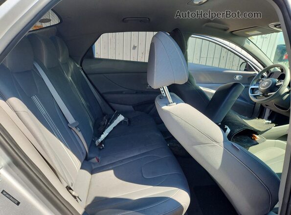 5NPLM4AG8MH039383 2021 HYUNDAI ELANTRA Gray Rear seats view