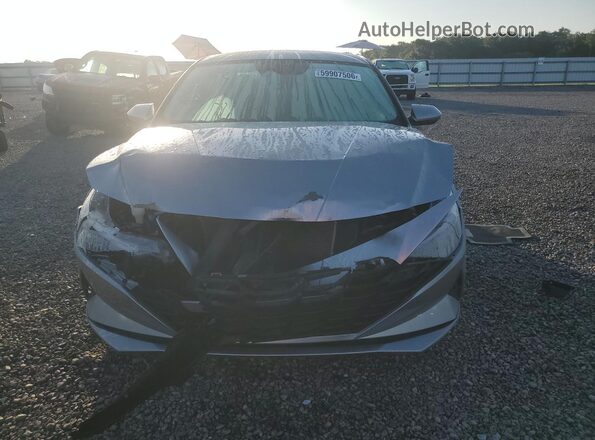 5NPLM4AG8NH083613 2022 HYUNDAI ELANTRA Серебряный Вид спереди