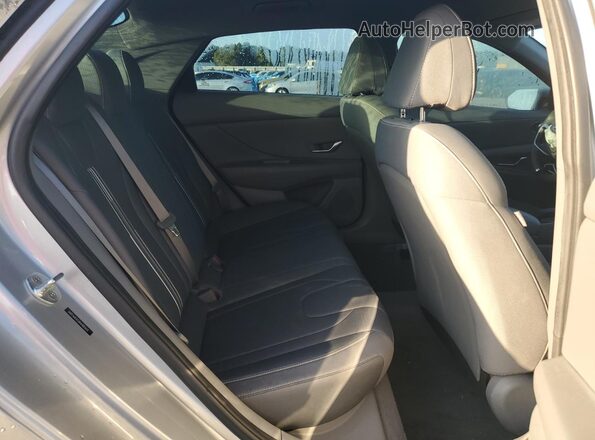 5NPLM4AG8NH083613 2022 HYUNDAI ELANTRA Серебряный Вид задних сидений