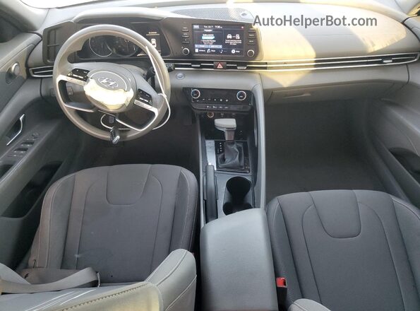 5NPLM4AG8NH083613 2022 HYUNDAI ELANTRA Серебряный Вид панели приборов
