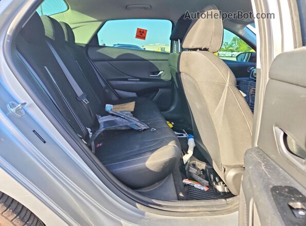 5NPLM4AG8PH103488 2023 HYUNDAI ELANTRA Серебряный Вид задних сидений