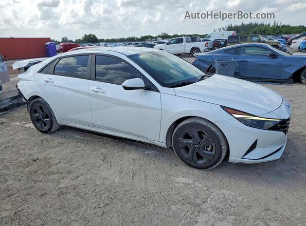 5NPLM4AG9MH052966 2021 HYUNDAI ELANTRA White Front right