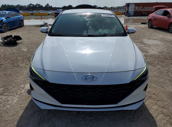 5NPLM4AG9MH052966 2021 HYUNDAI ELANTRA White Front view
