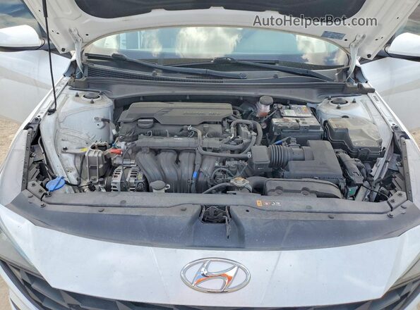 5NPLM4AG9MH052966 2021 HYUNDAI ELANTRA White Rear interior view