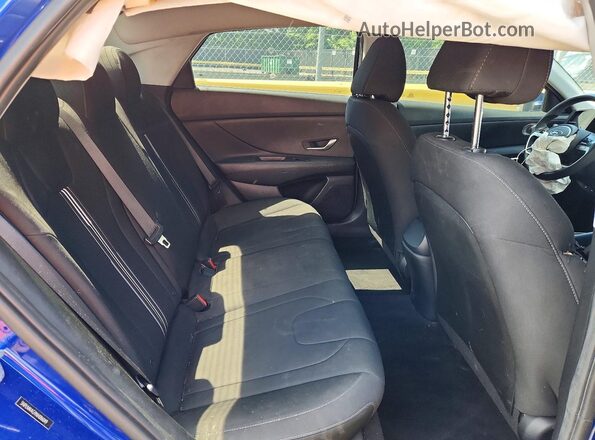 5NPLM4AG9NH086049 2022 HYUNDAI ELANTRA Blue Widok tylnych siedzeń