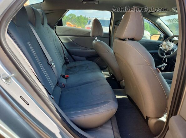 5NPLM4AGXMH039319 2021 HYUNDAI ELANTRA Silver Vista de los asientos traseros
