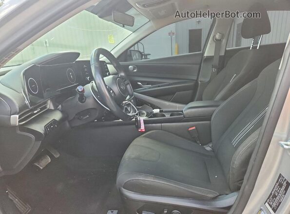 5NPLN4AG0NH073364 2022 HYUNDAI ELANTRA Silver Вид салону спереду