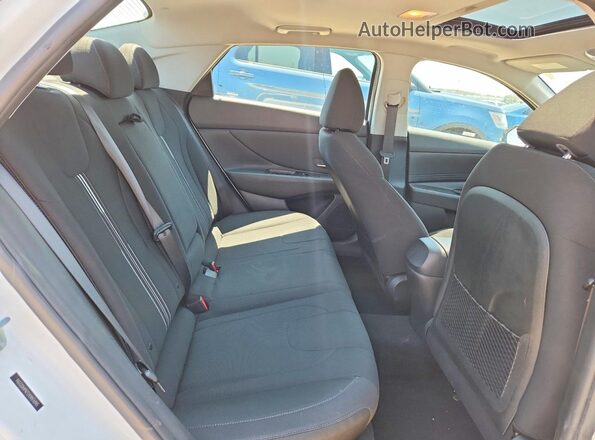 5NPLN4AG2MH022396 2021 HYUNDAI ELANTRA White Vista de los asientos traseros