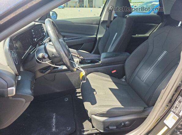 5NPLN4AG2MH041160 2021 HYUNDAI ELANTRA Black Вид салону спереду