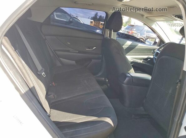 5NPLN4AG7NH076066 2022 HYUNDAI ELANTRA White Rear seats view