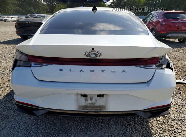 5NPLN4AG7NH076066 2022 HYUNDAI ELANTRA White Rear view