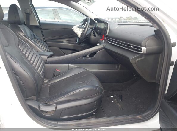 5NPLP4AG6PH090067 2023 HYUNDAI ELANTRA White Вид салону спереду