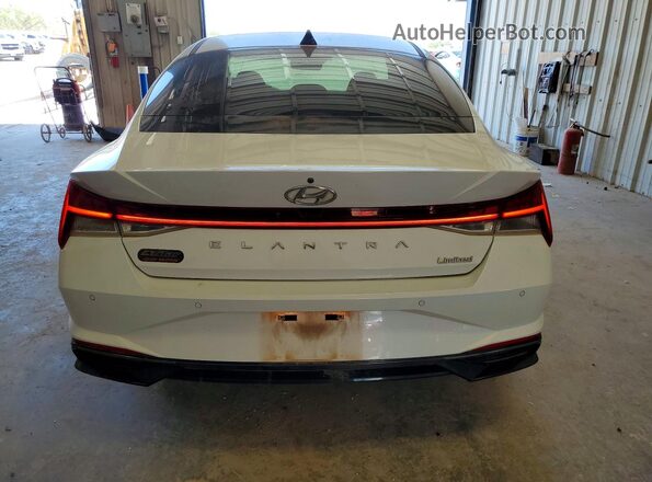 5NPLP4AG8MH026446 2021 HYUNDAI ELANTRA White უკანა ხედი