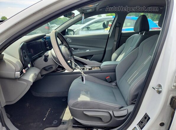 5NPLS4AG0NH064740 2022 HYUNDAI ELANTRA White Widok wnętrza z przodu