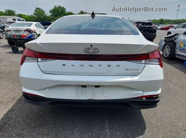 5NPLS4AG0NH064740 2022 HYUNDAI ELANTRA White Widok z tyłu