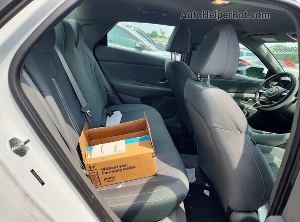 5NPLS4AG0NH064740 2022 HYUNDAI ELANTRA White Widok tylnych siedzeń