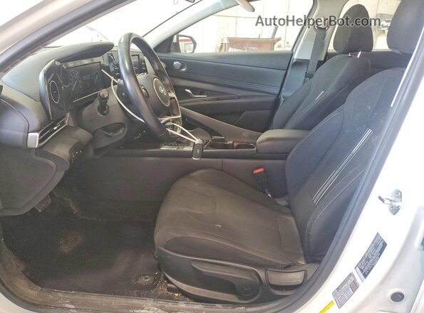 5NPLS4AG1NH076301 2022 HYUNDAI ELANTRA White Vista interior delantera