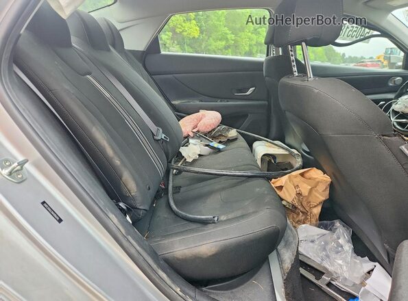 5NPLS4AG1NH086696 2022 HYUNDAI ELANTRA Silver Widok tylnych siedzeń