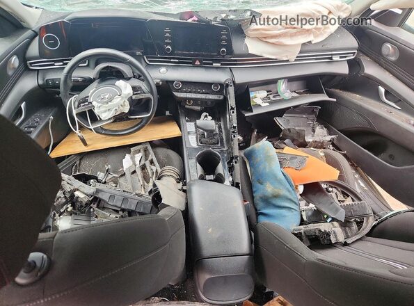 5NPLS4AG1NH086696 2022 HYUNDAI ELANTRA Silver Widok deski rozdzielczej