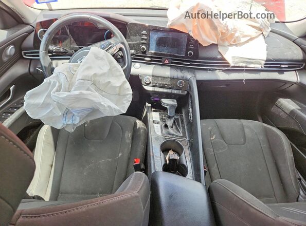 5NPLS4AG2MH051907 2021 HYUNDAI ELANTRA Red Dashboard view
