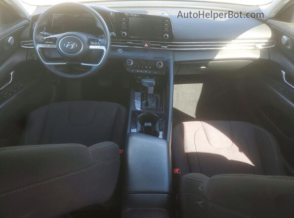 5NPLS4AG2NH086884 2022 HYUNDAI ELANTRA Silver Dashboard view