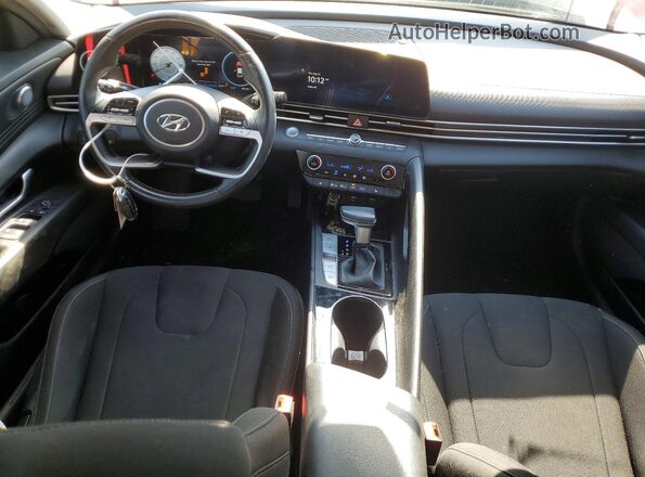 5NPLS4AG2PH111768 2023 HYUNDAI ELANTRA Красный Вид панели приборов