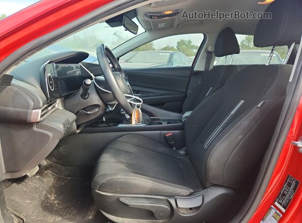 5NPLS4AG2PH111768 2023 HYUNDAI ELANTRA Красный Вид салона спереди