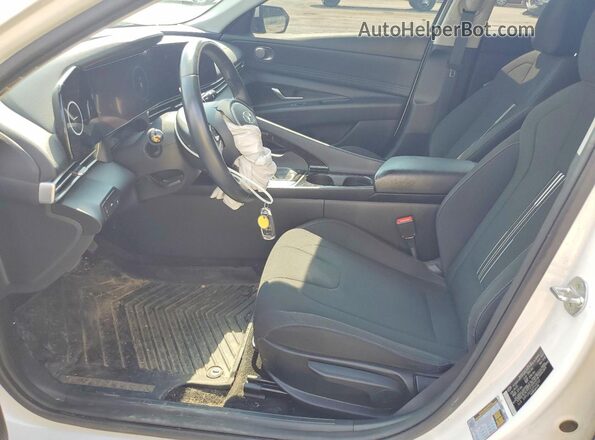 5NPLS4AG2PH112337 2023 HYUNDAI ELANTRA White Front interior view