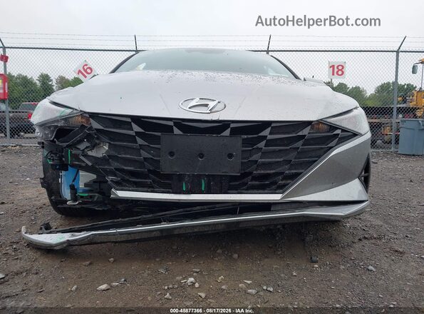 5NPLS4AG2PH118008 2023 HYUNDAI ELANTRA Серебряный Вид спереди