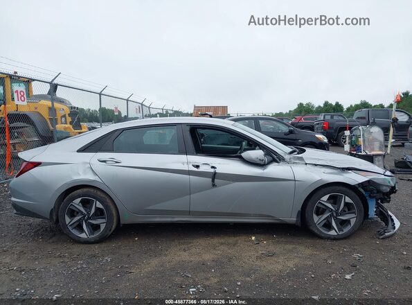 5NPLS4AG2PH118008 2023 HYUNDAI ELANTRA Серебряный Вид задней части салона
